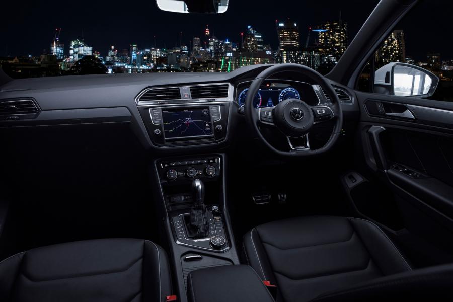 Торпедо Volkswagen Tiguan R-Line 2016 года  (AU) (фото 2 из 30)